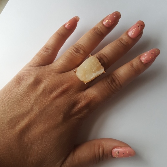 Farah Jewelry Jewelry - Beige Druzy Statement Ring